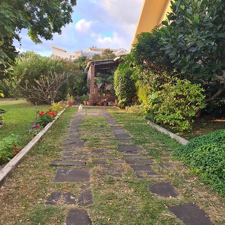 Comfy Home-Tropical Garden & 5 Min Walk To Beach 타마린 외부 사진