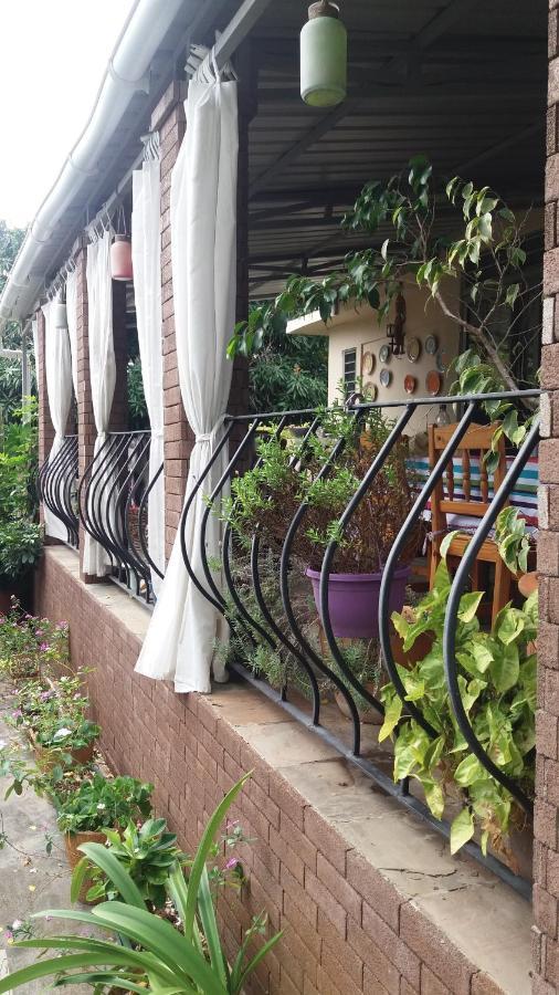 Comfy Home-Tropical Garden & 5 Min Walk To Beach 타마린 외부 사진
