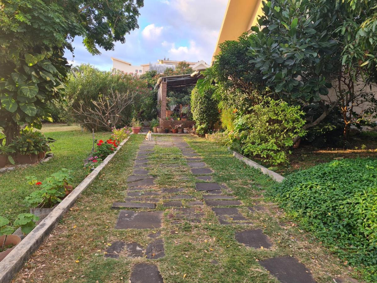 Comfy Home-Tropical Garden & 5 Min Walk To Beach 타마린 외부 사진